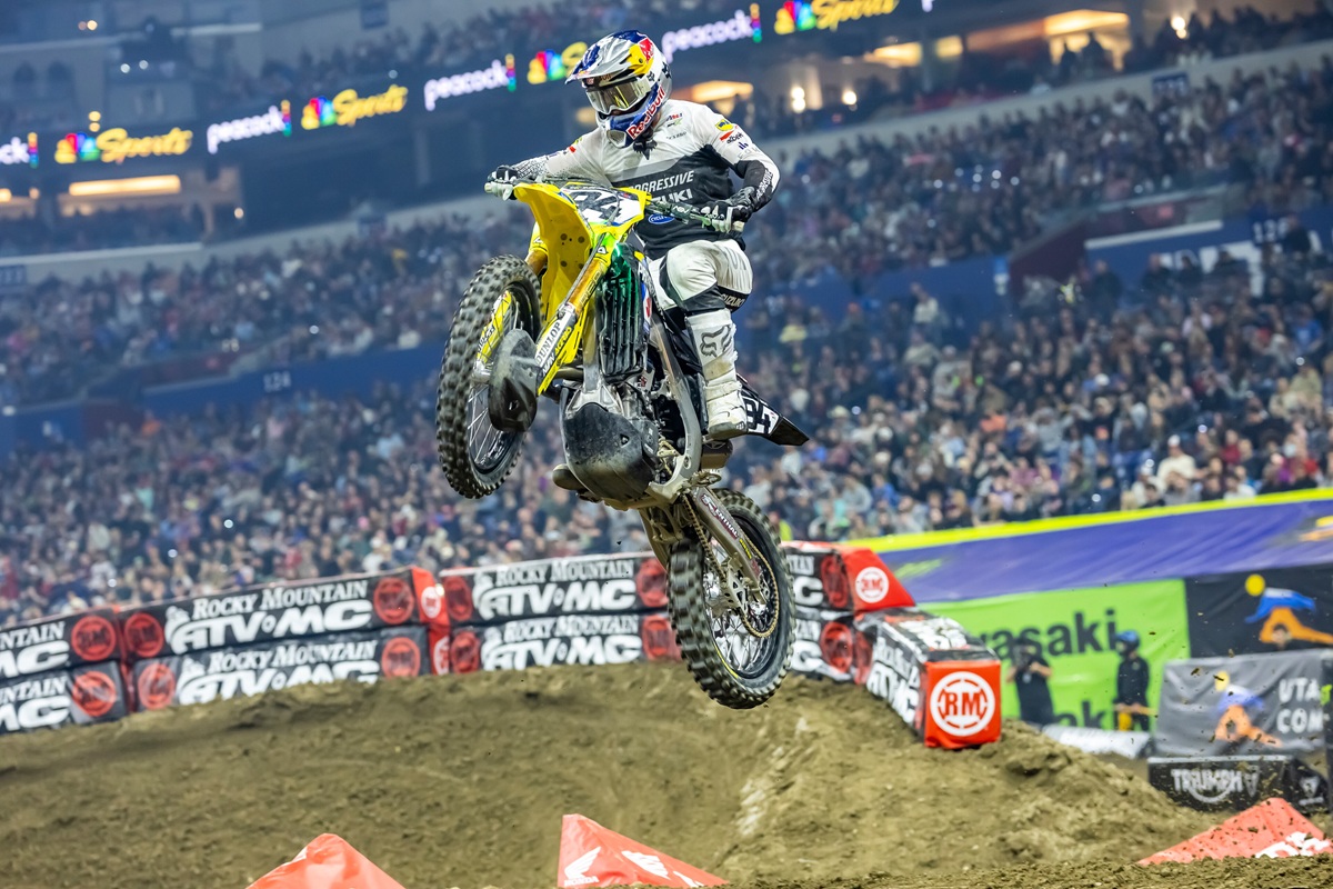 AMA Supercross: Ao rubro! Roczen vence em Ford Field; Tomac é o novo líder thumbnail