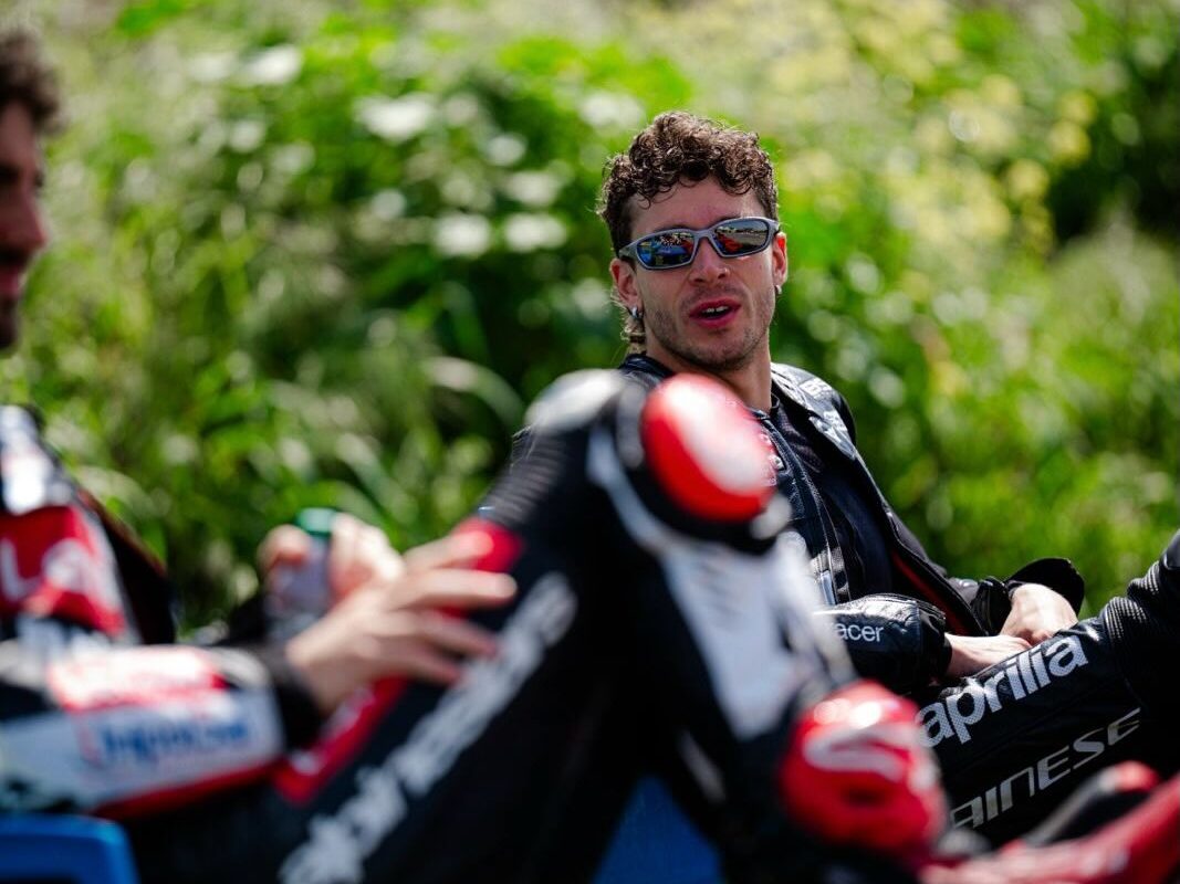 MotoGP: Bezzecchi brinca com “muro” na box da Aprilia perante ameaça crescente de Martín thumbnail