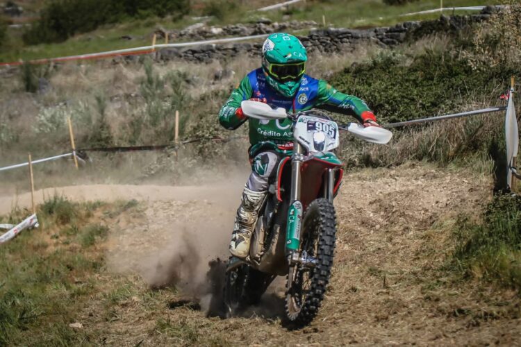 CN Enduro: Mário Patrão conquista vitória na classe de motos elétricas em Armamar
