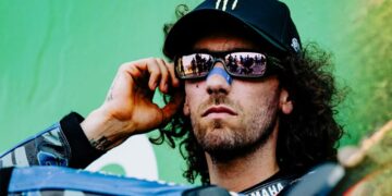 MotoGP: Alex Rins confirma Ogura na Yamaha e saída em 2027