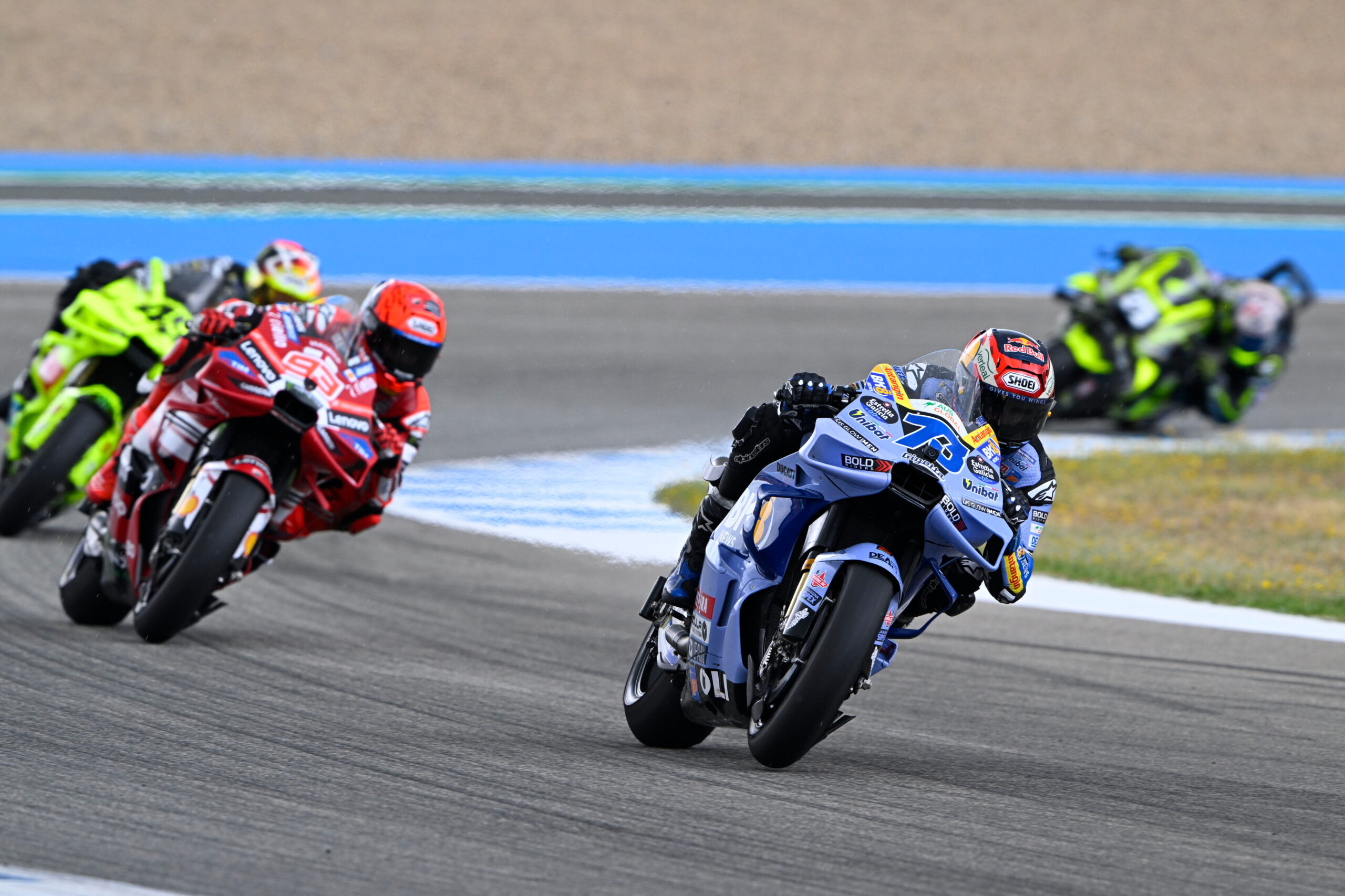 MotoGP: Alex Márquez arrasa em Jerez enquanto Marc Márquez cai na perseguição thumbnail