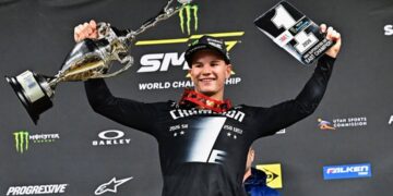 AMA Supercross: Cole Davies conquista título 250SMX após corrida caótica