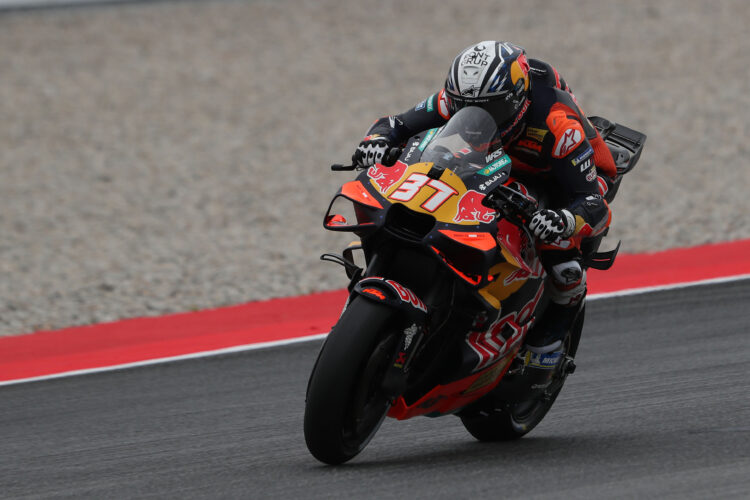 MotoGP: Acosta surpreende e conquista pole; Bezzecchi cai e arranca de P12 na Catalunha
