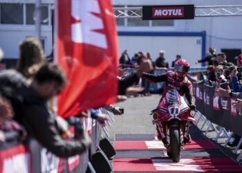 WSBK: Lecuona ainda liderou mas foi Bulega que venceu a corrida 1 em Most