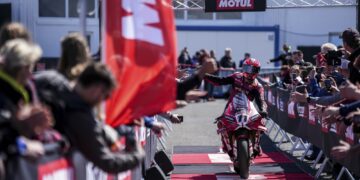 WSBK: Lecuona ainda liderou mas foi Bulega que venceu a corrida 1 em Most