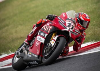 WSBK: Nicolò Bulega voa em Most e conquista pole dominante na Superpole