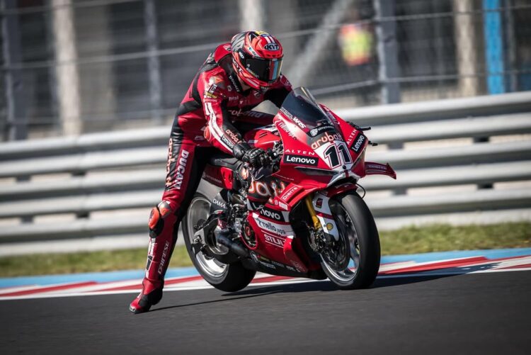 WSBK: Nicolò Bulega começa na liderança em Most no FP1