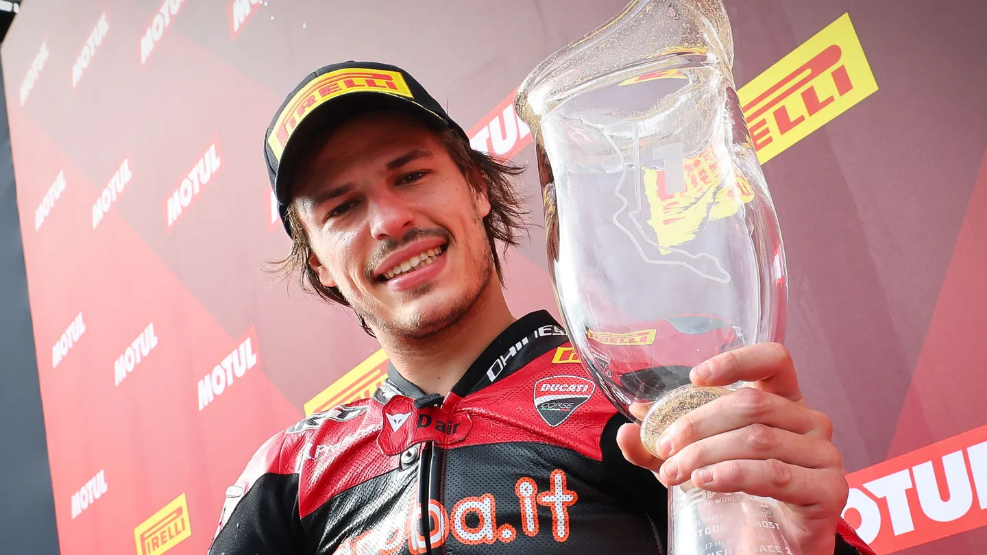 WSBK: Bulega em destaque num fim de semana repleto de recordes em Most thumbnail