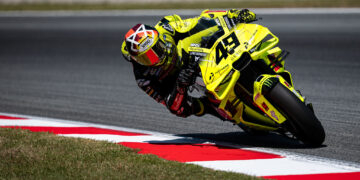 MotoGP: Di Giannantonio triunfa em caos absoluto após drama de Acosta no fim do GP da Catalunha