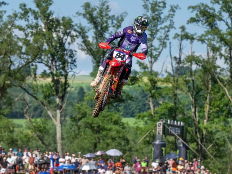 MXGP: Jeffrey Herlings contraria Coenen e vence em França e fica a 2 pontos da liderança