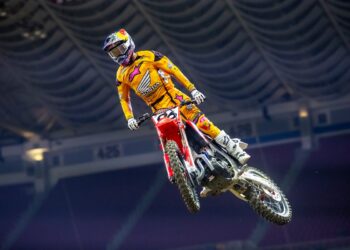 AMA Supercross: duelo explosivo entre Lawrence e Roczen leva decisão para a última ronda