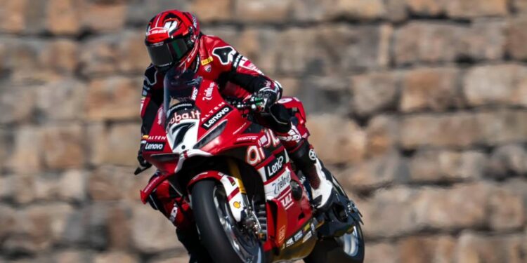 WSBK: Iker Lecuonam no topo do FP2; Bulega acaba dia como mais rápido em Aragão