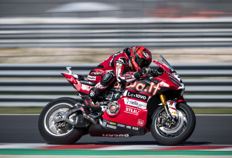 WSBK – Lecuona completa sexta-feira à frente de Bulega