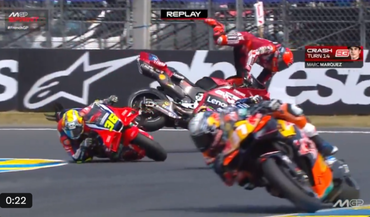 MotoGP: Marc Márquez voa da Ducati em violento high side em Le Mans