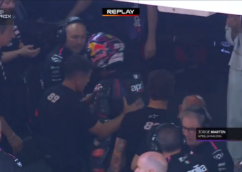 MotoGP: Tensão máxima! Jorge Martín empurra Paolo Bonora nas boxes da Aprilia