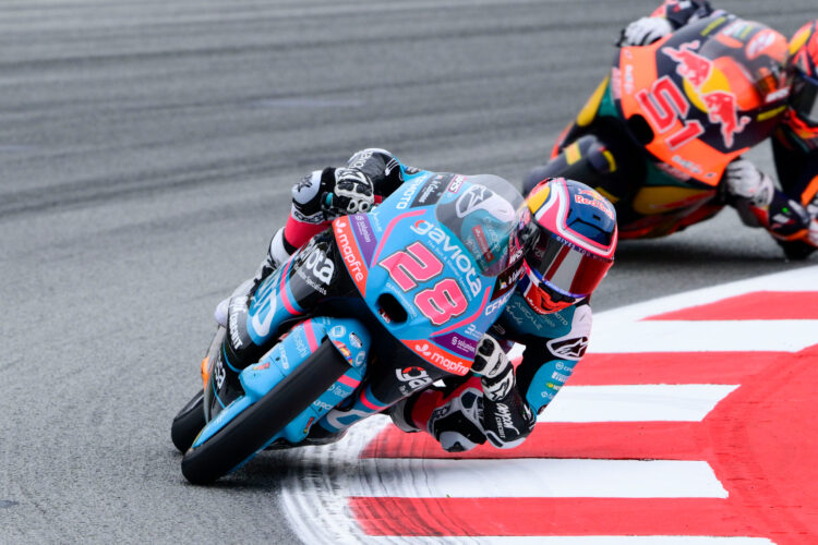 MotoGP: Moto3, Máximo Quiles vence numa corrida de loucos na Catalunha