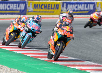 MotoGP: Moto3, Brian Uriarte vence em Mugello e resiste ao caos da última volta