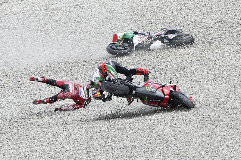 MotoGP: Cecchinello revela estado físico de Johann Zarco thumbnail