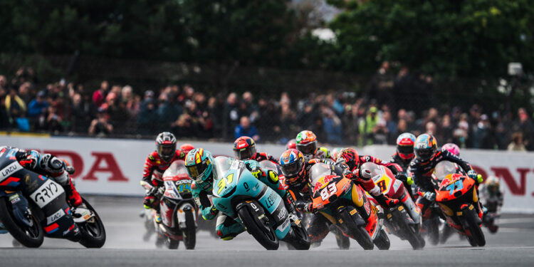 Moto3 – Adrián Fernández desclassificado, perde pontos de 6 corridas