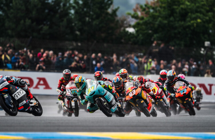 Moto3 – Adrián Fernández desclassificado, perde pontos de 6 corridas