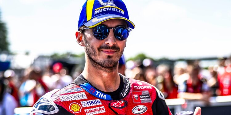 MotoGP: Bagnaia sobe ao pódio, mas admite ‘Ainda não é suficiente’