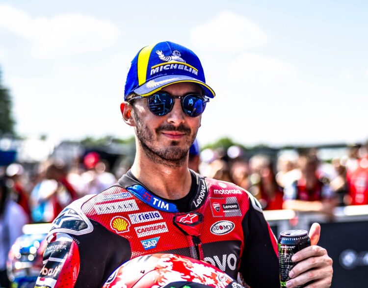 MotoGP: Bagnaia sobe ao pódio, mas admite ‘Ainda não é suficiente’
