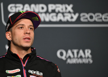 MotoGP: Aprilia confirma, Bezzecchi está bem e regressa a Itália