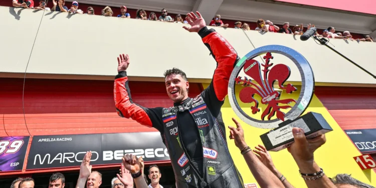 MotoGP: Entre Rossi e Bagnaia, Bezzecchi entra no restrito clube dos vencedores em Mugello