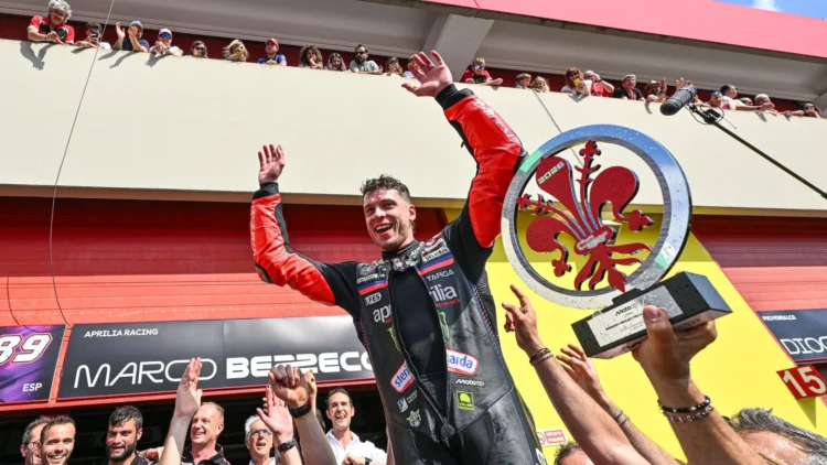 MotoGP: Entre Rossi e Bagnaia, Bezzecchi entra no restrito clube dos vencedores em Mugello