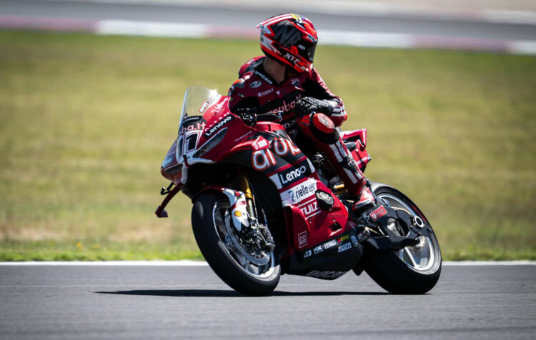 WSBK – Lowes e Montella desafiam Bulega