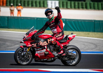 WSBK – Oliveira em grande recuperação de 11º para 7º