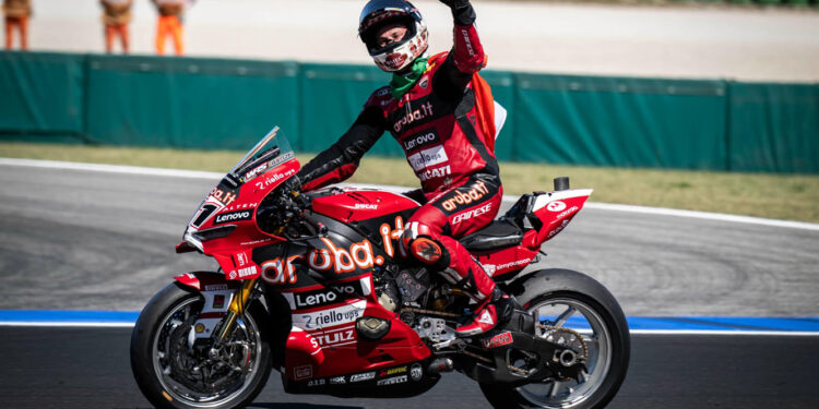 WSBK – Oliveira em grande recuperação de 11º para 7º