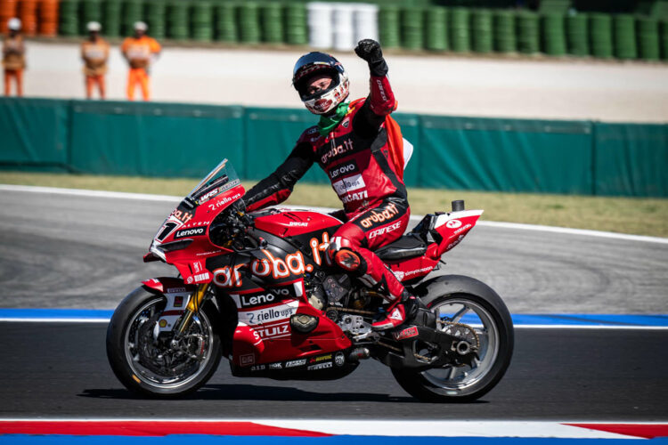 WSBK – Oliveira em grande recuperação de 11º para 7º
