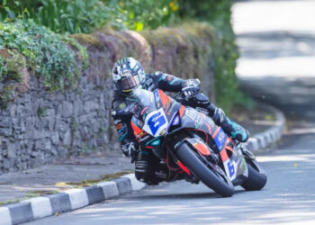 Ilha de Man – Dunlop dominante vence a 1ª corrida de Supersport