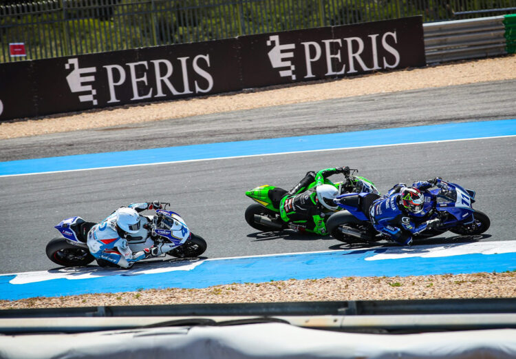 ESBK – Duelos de cortar a respiração dão vitória nas SBK a Odendaal no Estoril