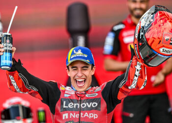 Nova Ducati 850 para MotoGP mostra potencial
