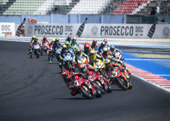 WSBK – Oliveira em grande recuperação de 11º para 7º