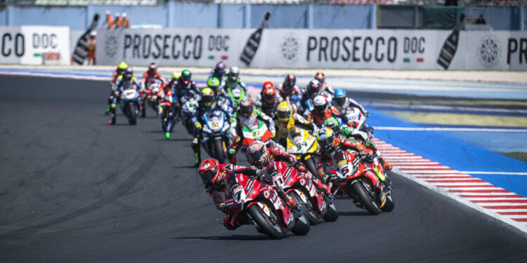WSBK – Oliveira em grande recuperação de 11º para 7º