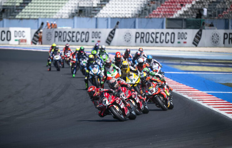 WSBK – Oliveira em grande recuperação de 11º para 7º