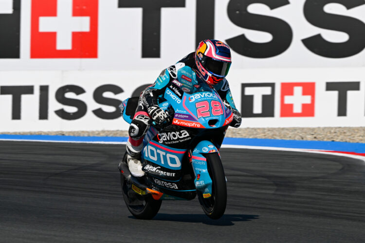 MotoGP: Moto3, Máximo Quiles resiste à pressão de Almansa e vence em Assen