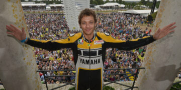 MotoGP: Rossi está de volta a Goodwood 10 anos depois e com companhia de luxo