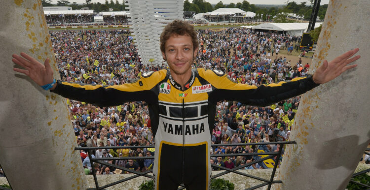 MotoGP: Rossi está de volta a Goodwood 10 anos depois e com companhia de luxo