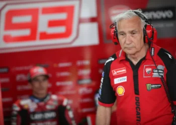 MotoGP: Tardozzi elogia Márquez e admite ‘Aprilia é a melhor neste momento’