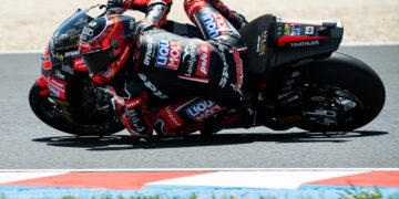 Nova Ducati 850 para MotoGP mostra potencial