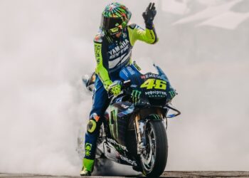 MotoGP: Valentino Rossi volta à M1 e protagoniza um dos momentos do ano