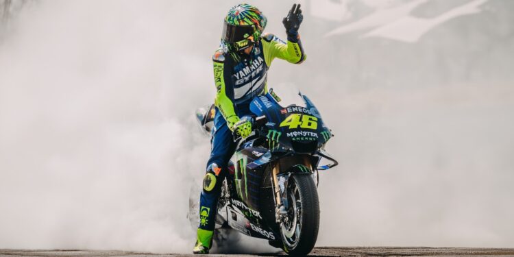 MotoGP: Valentino Rossi volta à M1 e protagoniza um dos momentos do ano