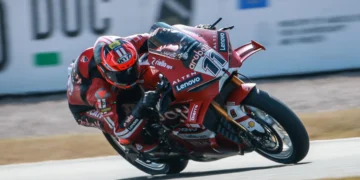 WSBK: Bulega conquista pole por apenas 52 milésimos em Donington Park