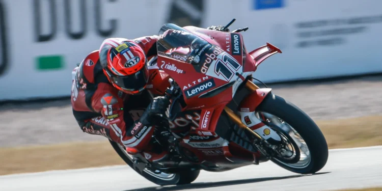 WSBK: Bulega conquista pole por apenas 52 milésimos em Donington Park