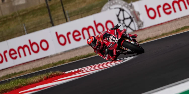 WSBK: Nicolò Bulega lidera primeiro dia em Donington Park