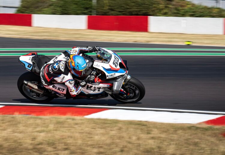 WSBK: Miguel Oliveira termina em 12.º após fim de semana complicado em Donington